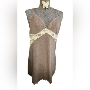 Elegant Lingerie Chemise Sleepwear with Lace Detail - Size: Large